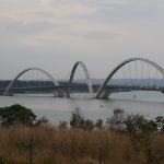Ponte JK mit 3 geschwungenen Bögen